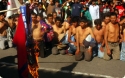 Ind�genas humillados en Plaza 25 de mayo en Sucre
